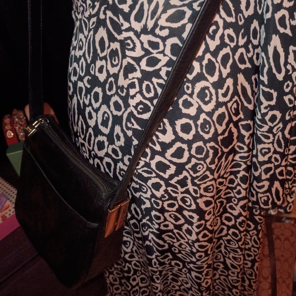 Perlina Black Leather Shoulder Bag - Picture 5 of 8